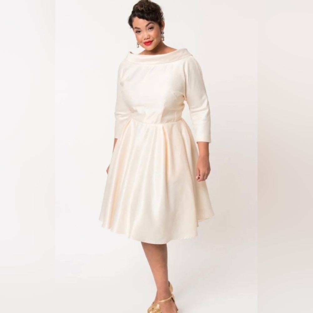 NWT Unique Vintage Plus Size Cream Satin Sleeved Lana Bridal Dress - 2X/18